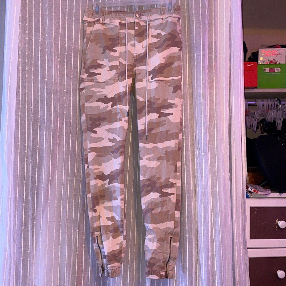 American eagle camo pants